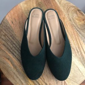 Huma blanco evergreen mules